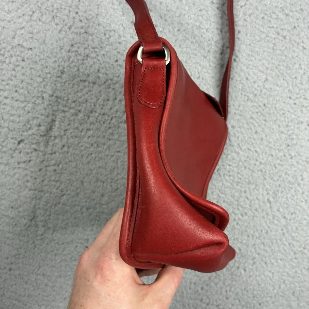 Vintage Coach Companion Flap 9076 Red Glovetanned Leather Crossbody USA